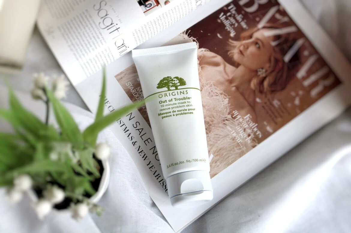 Origins Out Of Trouble 10 Minute Mask   ประกอบไปด้วย ซิงค์ออกไซด์ (Zinc Oxide) ซัลเฟอร์ (Sulfur) และการบูร (Camphor)  ช่วยดูดซับความมันส่วนเกินบนใบหน้าอันเป็นต้นเหตุของสิว สำหรับผิวที่เป็นสิวหรือมีแนวโน้มจะเป็นสิวง่าย  ช่วยปลอบประโลมและดูดซับสิ่งสกปรกที่ตกค้าง ผลัดเซลล์ผิว ให้ผิวเนียนนุ่มและดูสว่างกระจ่างใส ให้กลิ่นหอมสดชื่นและช่วยปลอบประโลมผิว