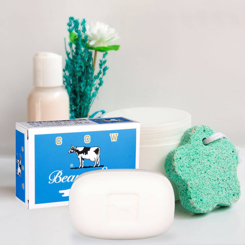 Cow Brand Beauty Soap Refresh สบู่น้ำนมกล่องฟ้ากลิ่นจัสมิน ให้ฟองที่หนาและนุ่มหลังจากล้างสบู่ออกจากร่างกายของคุณผิวของคุณจะรู้สึกสดชื่น กลิ่นหอมของดอกมะลิสด ดีทั้งกับผิวกายและผิวใบหน้าของคุณ 