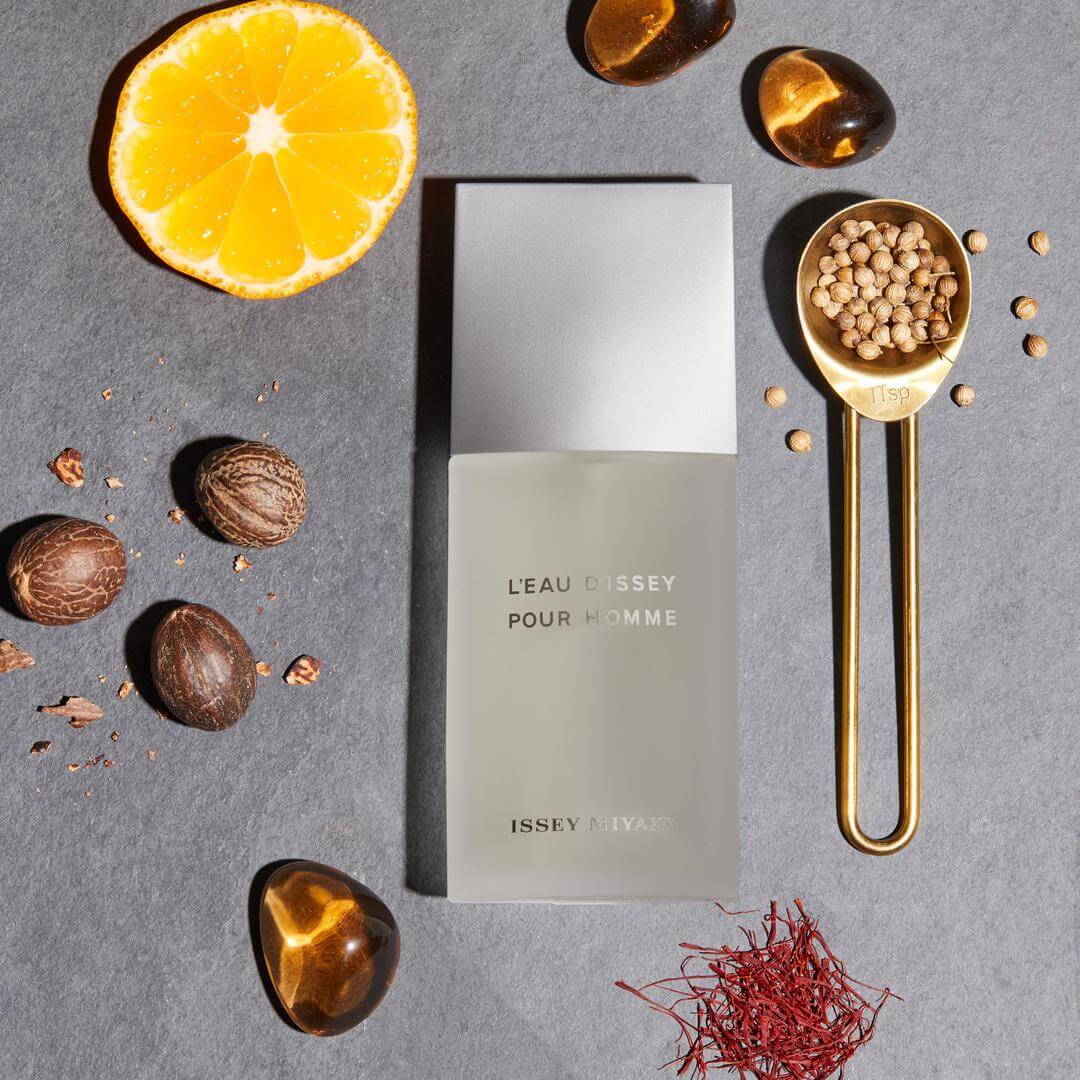 Issey Miyake  L'eau D'issey Pour Homme EDT 1 ml x 2 กลิ่นคลาสสิกไร้กาลเวลา ความรู้สึกของความแข็งแกร่งและความสดชื่นของน้ำตกภูเขา บ่งบอกถึงความเป็นผู้ชายได้อย่างดี กลิ่นหอมติดทนนานตลอดวัน