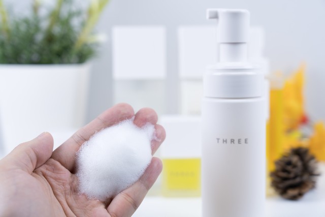 THREE, THREE Balancing Foam, THREE Balancing Foam 30ml, THREE Balancing Foam รีวิว, THREE Balancing Foam ราคา, โฟมล้างหน้า, โฟมล้างหน้า THREE, ทำความสะอาด